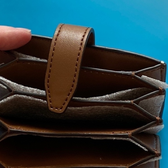 Michael Kors Logo Accordion Card Case NWT - Picture 6 of 7